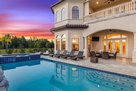 Dive into the Magic of Florida with Stunning Villa Accommodations